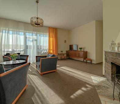 Leszcz- Apartament kominkowy- salon z kominkiem 